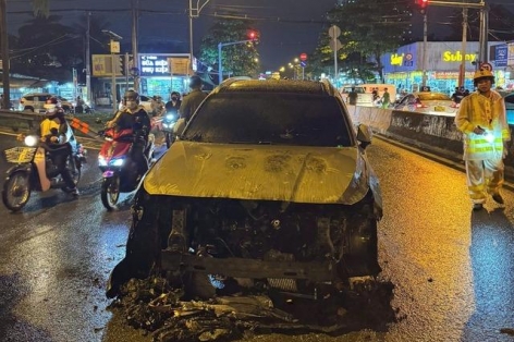 Liên tiếp xảy ra ba vụ cháy ô tô chỉ trong hai ngày, may mắn không có thiệt hại về người