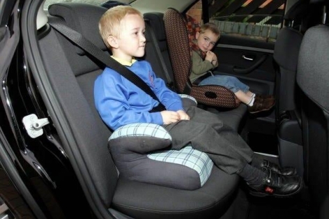 Từ 1/1/2026, ô tô chở trẻ em bắt buộc có ghế an toàn: Phụ huynh nên mua loại nào?