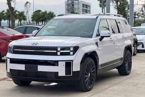 Hyundai Santa Fe Hybrid 2025 lộ diện tại Việt Nam, dự kiến trình làng vào cuối năm?