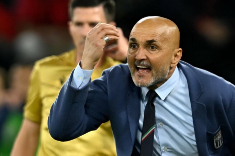 HLV Italia 'sấy tóc' học trò sau chiến thắng ngày ra quân Euro 2024