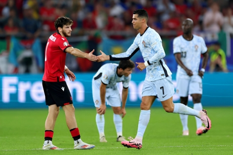Kvaratskhelia: 'Ronaldo chúc tôi may mắn, Georgia đã làm nên lịch sử'