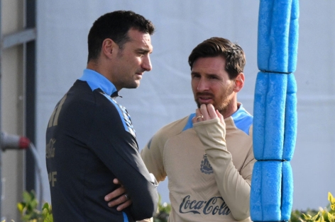 HLV Argentina không chắc chắn về Lionel Messi