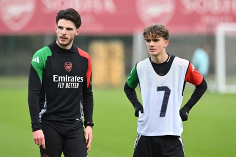 Arsenal cấm 1 ngôi sao vào phòng thay đồ vì lý do khó tin