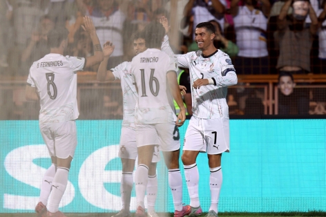 Ronaldo lập cú đúp, Bồ Đào Nha khởi đầu suôn sẻ tại VL World Cup
