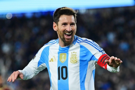 Messi lần đầu tiên đoạt danh hiệu tại VL World Cup