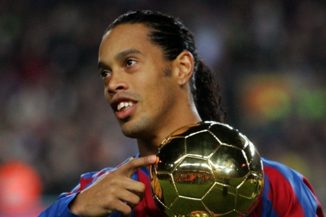 Ronaldinho tái xuất tại buổi lễ trao Quả bóng Vàng