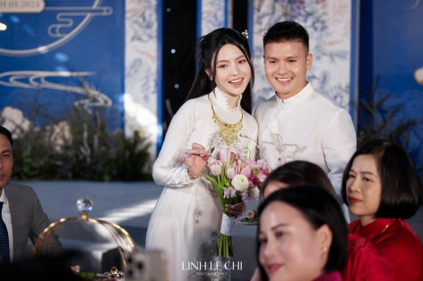 Quang Hải cùng bà xã có hành động ấm lòng