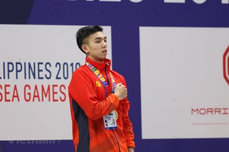 Ngôi sao bơi lội Việt Nam thay thế Võ Thành An cầm cờ tại lễ khai mạc SEA Games 31