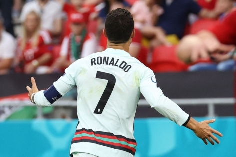 Ronaldo lập công viết lên trang mới cho lịch sử EURO