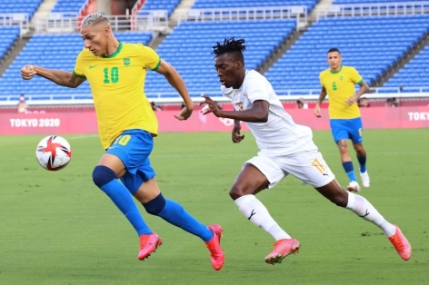 Brazil gây thất vọng trước Bờ Biển Ngà trong trận cầu 2 thẻ đỏ