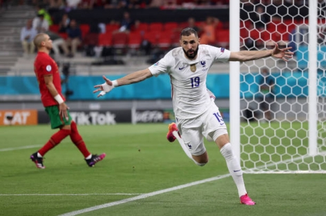 Benzema ghi bàn đẳng cấp đưa Pháp vươn lên dẫn trước