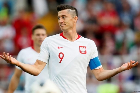 Lewandowski đánh đầu đầu đẳng cấp tung lưới Tây Ban Nha