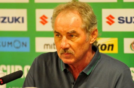 Sắp bị loại khỏi AFF Cup, HLV Alfred Riedl chỉ trích LĐBĐ Indonesia