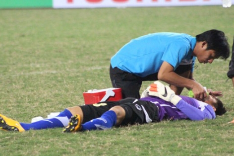 Dính chấn thương nặng, Nguyên Mạnh nguy cơ chia tay AFF Cup sớm