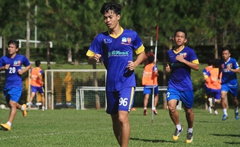 Bầu Đức cho lứa 'gà nòi' sang Thái Lan tập huấn