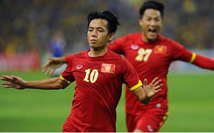 Trọng tài, khán đài, lối đá bạo lực không đánh gục được ĐTVN