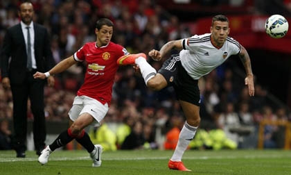 Khát trung vệ, Man Utd đến La Liga tuyển quân