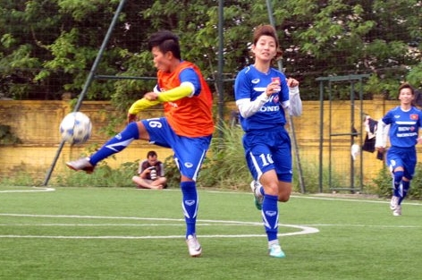 ĐT nữ Việt Nam hào hứng tập luyện chuẩn bị cho AFF Cup 2015