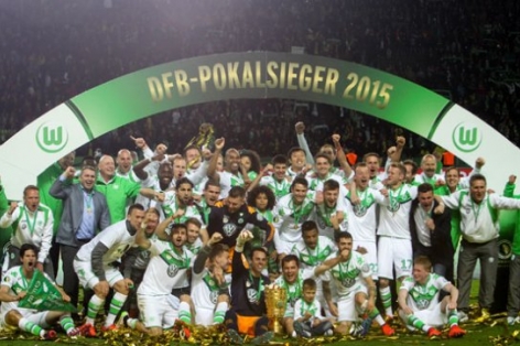 VIDEO: Wolfsburg ăn mừng chức vô địch Cúp Quốc gia Đức 2014/15