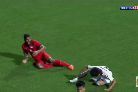 Video SEA Games 28: Pha ăn vạ trơ trẽn của hậu vệ U23 Singapore