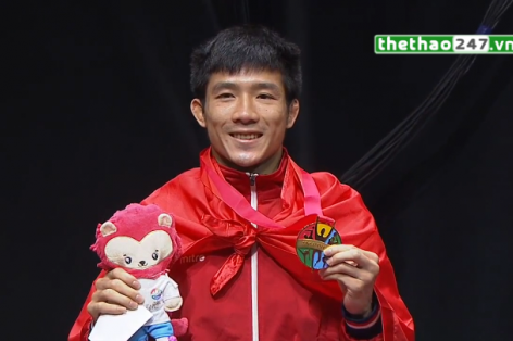 Video SEA Games 28: Lễ trao HCV cho Hoàng Văn Cao (Wushu 60kg)