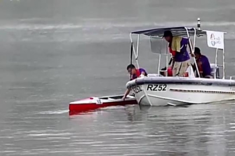 VIDEO: VĐV Việt Nam bị lật thuyền, bật khóc sau khi giành HCV Canoeing