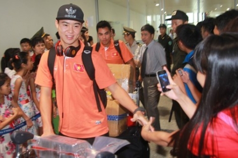 U23 Việt Nam trở về trong vòng vây người hâm mộ