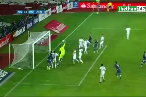 VIDEO: 3 tình huống cản phá xuất sắc của thủ môn Muslera cho Uruguay