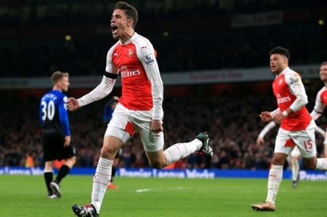 Trụ cột Arsenal trở lại trước đại chiến với MU