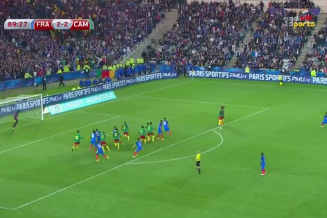 VIDEO: Dimitri Payet trổ tài sút phạt với siêu phẩm vào lưới Cameroon