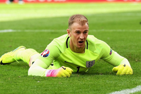 Neville 'đá đểu' Gareth Bale, Joe Hart nói về sai lầm
