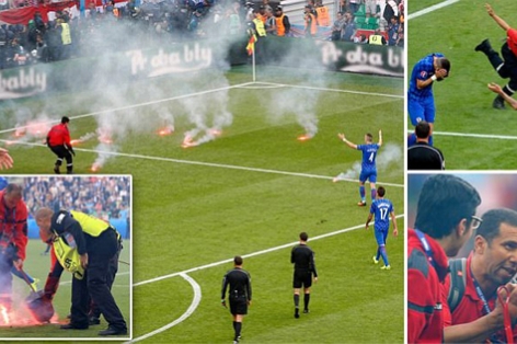 CĐV Croatia ném pháo sáng và đánh nhau trên khán đài