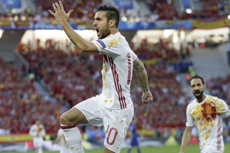 Xác định 12 đội giành vé vào vòng 1/8 EURO 2016
