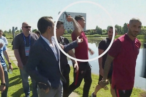 Điểm tin sáng 23/6: Lý do Ronaldo ném micro của phóng viên