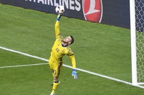 Màn trình diễn của De Gea khiến tuyển Ý phải dùng mẹo để khuất phục