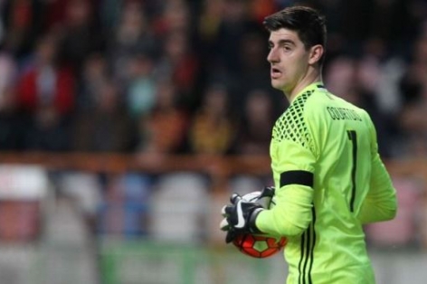VIDEO: Hành động lạ của thủ thành Courtois ở Euro 2016