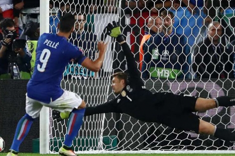 Pelle: 'Tôi nghĩ Neuer đã mắc bẫy của mình'