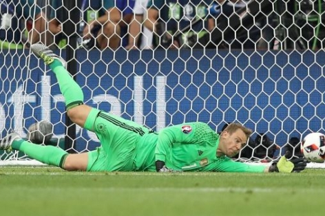 VIDEO: Neuer cứu thua sau màn phối hợp tuyệt đẹp của tuyển Pháp