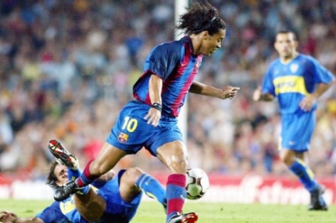 VIDEO: Những pha bóng đầy 'ma thuật' của Ronaldinho