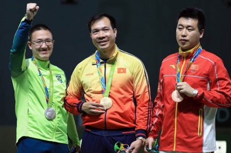 Đi vào lịch sử Olympic, xạ thủ Hoàng Xuân Vinh bội thu tiền thưởng