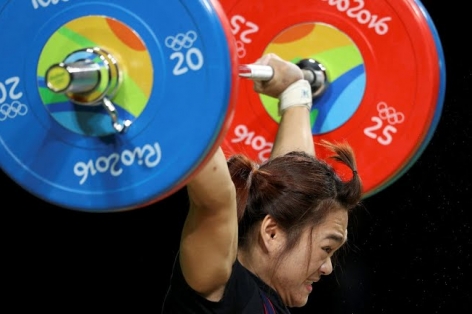 VIDEO: Cử tạ nữ mang về tấm HCV thứ 2 cho Thái Lan ở Olympic 2016