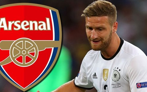 Chuyển nhượng tối 20/8: Arsenal nhận cảnh báo vụ Mustafi, 'Chốt' vụ Benteke