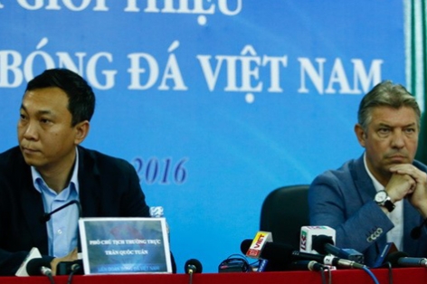 U22 Việt Nam tặng món quà đặc biệt cho chuyên gia người Đức