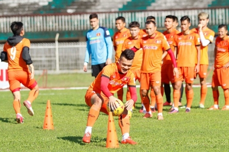 Điểm tin 17/11: Hữu Thắng ngại chất lượng mặt sân tại Myanmar