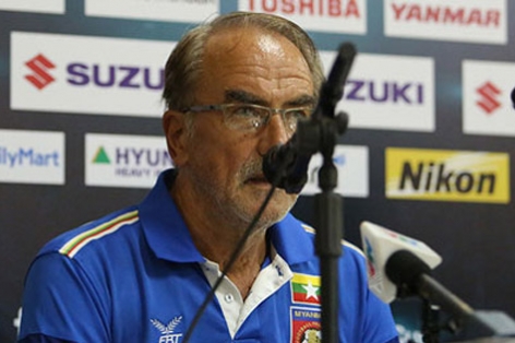 HLV Myanmar nhận tối hậu thư tại AFF Cup 2016