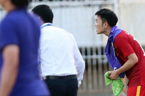 Xuân Trường tái hiện hình ảnh 'chỉ đạo' đồng đội giống C. Ronaldo