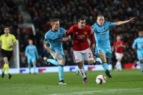 VIDEO: Màn độc diễn qua 4 cầu thủ đối phương của Mkhitaryan