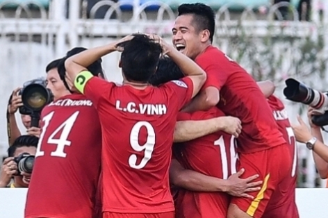 Báo ngoại khuyên Công Vinh nghĩ lại việc chia tay ĐT Việt Nam