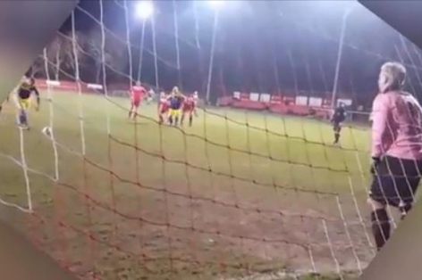 VIDEO: Pha đá pen 'láu cá' đến khó tin của huyền thoại Swansea