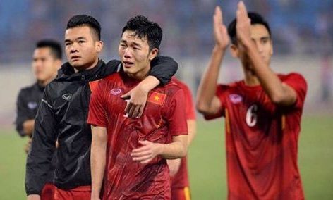 VIDEO: Xuân Trường khóc nức nở sau thất bại ở bán kết